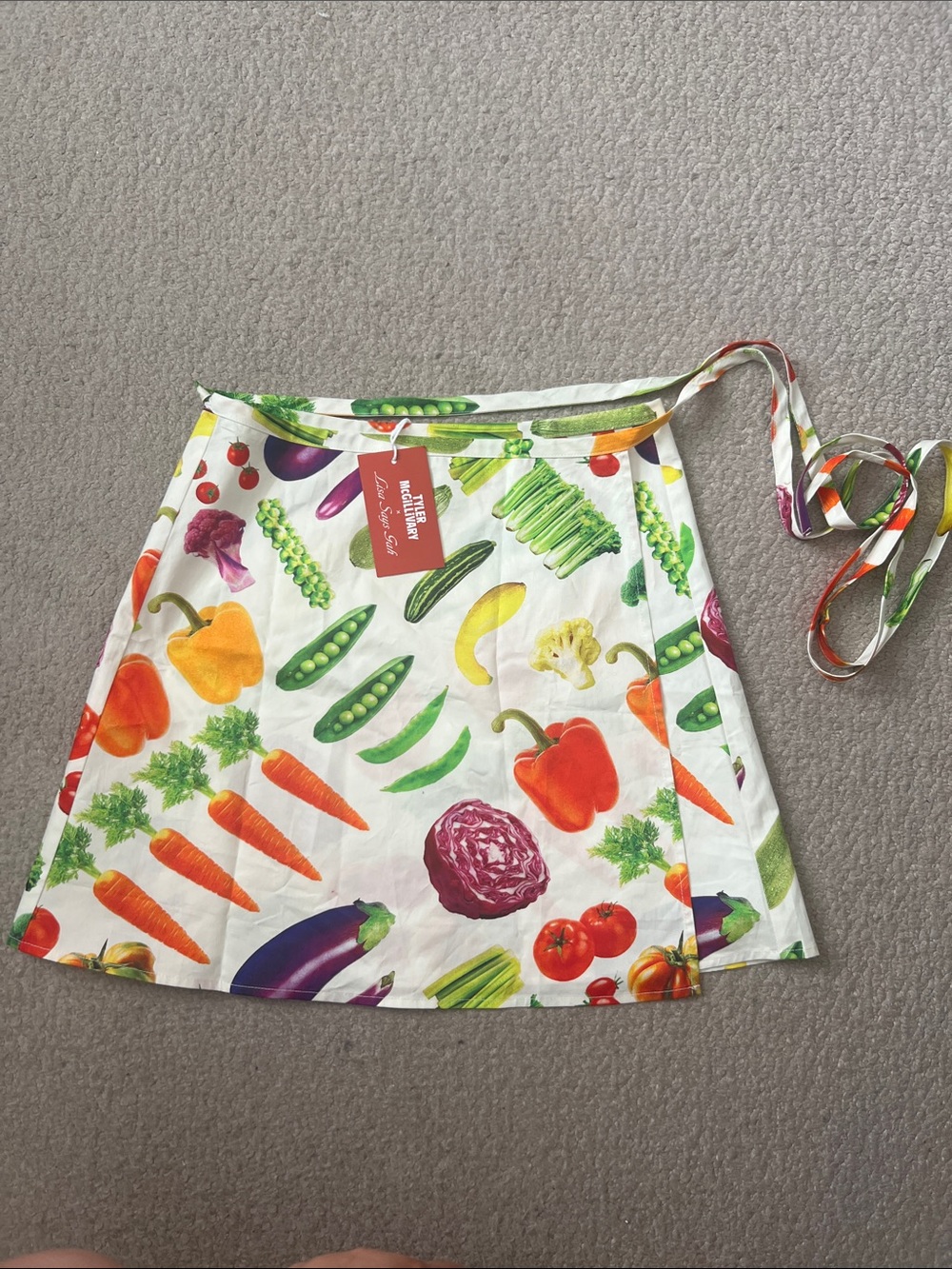 Lisa Says Gah Tyler Mcgillivary Farmers Market Vegetables Print Skirt AND top sm - Picture 7 of 12